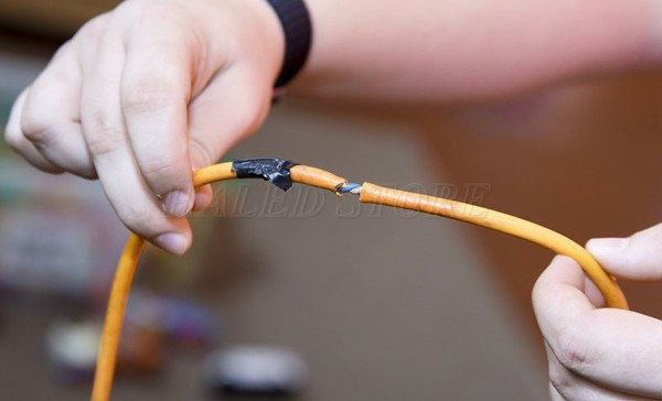Dây điện bị đứt 1 phần làm đèn sáng mờ