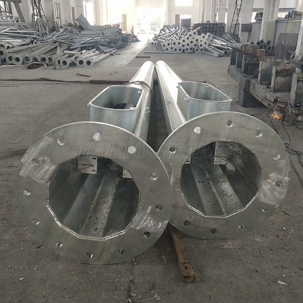 Đế trụ có kích thước lớn, độ chắc chắn cao