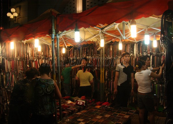 Đèn compact chiếu sáng khu chợ 