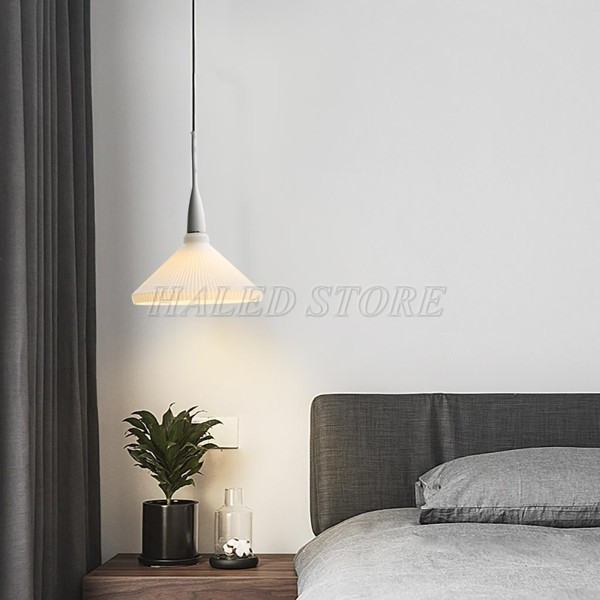 Đèn thả đầu giường hắt phần mép giường 