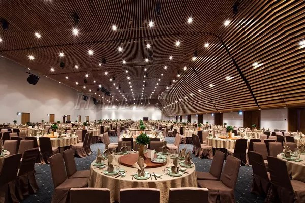 Đèn LED bulb chiếu sáng nhà hàng 