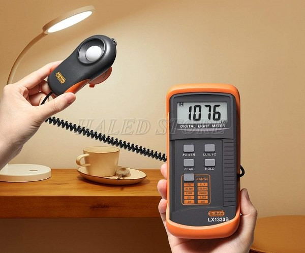 Máy đo cường độ ánh sáng phổ biến 