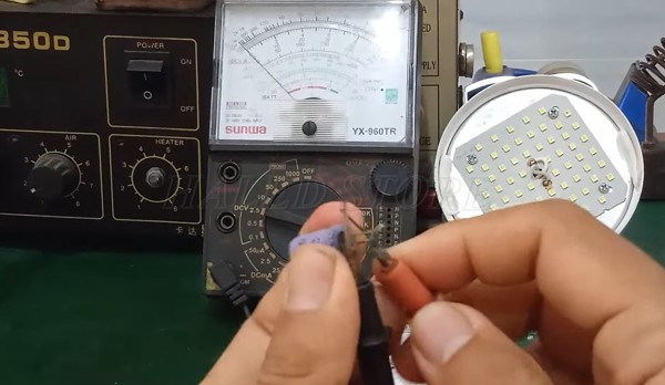 Kiểm tra tụ lọc bằng đồng hồ vạn năng