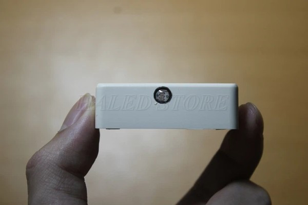 Gắn cảm biến vào hộp nhựa