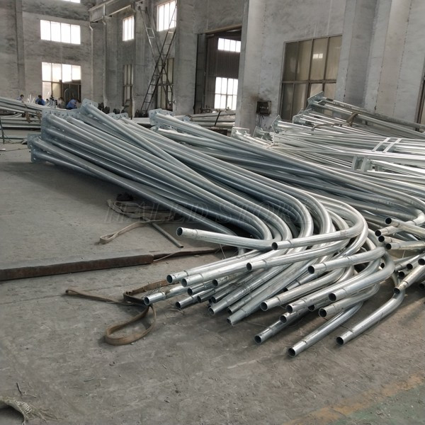 Cột đèn dễ di chuyển và lắp đặt