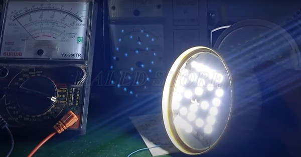 Kiểm tra ánh sáng đèn LED bulb tròn sau khi sửa chữa