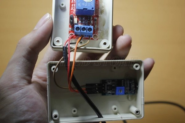 Nối vào chân DC và DC-