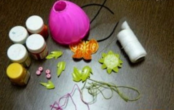 Sơn màu cho chụp đèn và lá cây