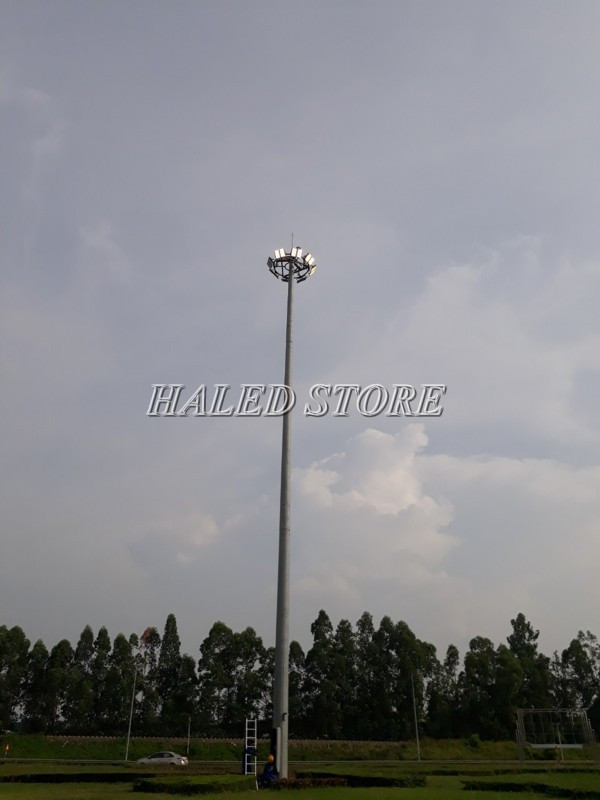 Cột đèn nâng hạ chất lượng cao