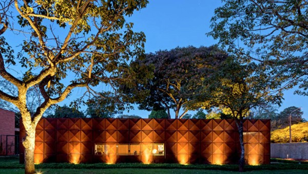 Đèn ứng dụng chiếu sáng tạo điểm nhấn bắt mắt