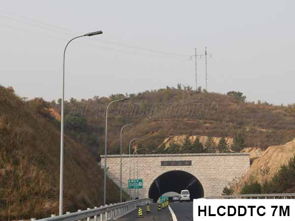 Cột đèn ứng dụng lắp đặt chiếu sáng hiệu quả