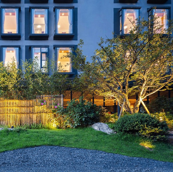 Đèn ứng dụng chiếu sáng tạo điểm nhắn bắt mắt