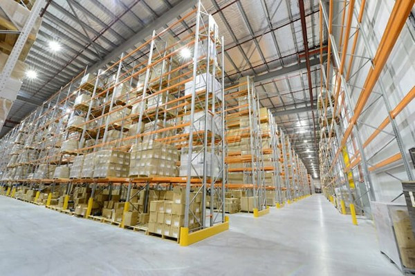 Đèn LED chiếu sáng kho hàng 