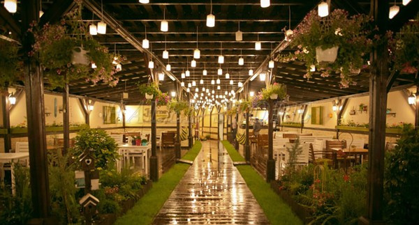 Đèn LED chiếu sáng quán cà phê 