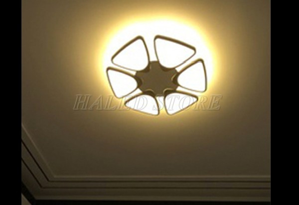 Đèn ốp trần chiếu sáng phòng khách 