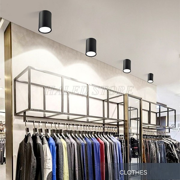 Đèn ốp trần chiếu sáng cửa hàng quần áo 