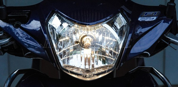 Vỏ đèn pha xe máy làm từ mica 