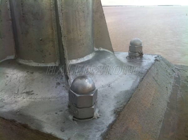 Đế trụ được hàn chắc chắn tại chân cột 