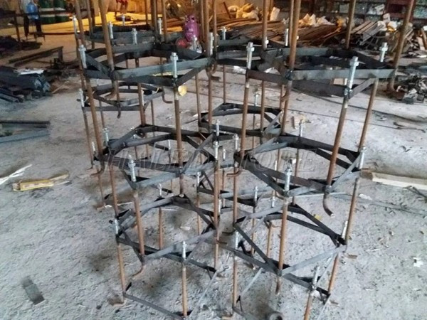 Khung móng cột đèn chiếu sáng trong thực tế 