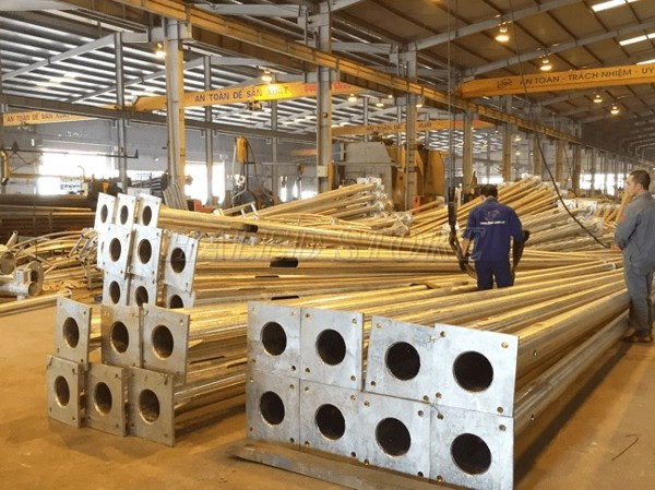Sản xuất cột đèn chiếu sáng tại nhà máy 