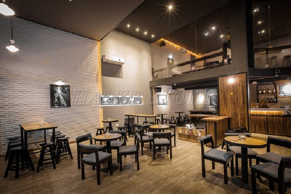 Đèn LED bulb chiếu sáng quán cà phê 