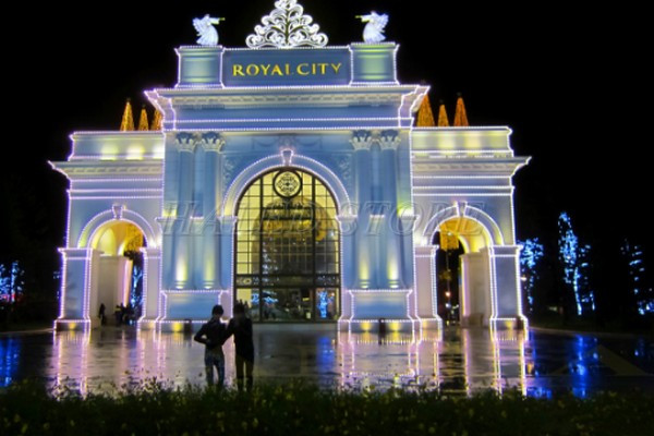 Ứng dụng trang trí cổng vào khu khu trung tâm thương mại