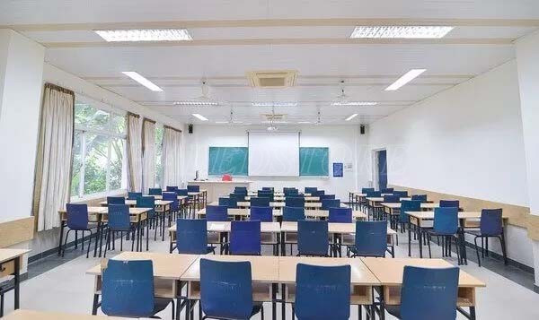 den-am-tran-chieu-sang-phong-hoc