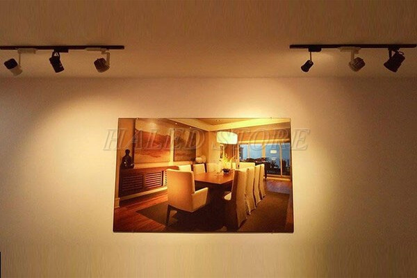 Đèn rọi ray chiếu rọi tranh hiệu quả