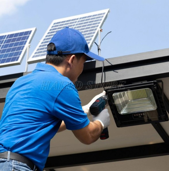 hinh-anh-nhan-vien-tien-hanh-bao-duong-den