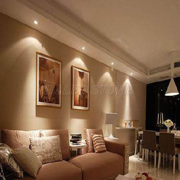 Bố trí đèn rọi tranh phòng khách ánh sáng trắng 