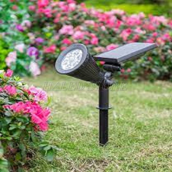 Đèn cắm cỏ năng lượng mặt trời
