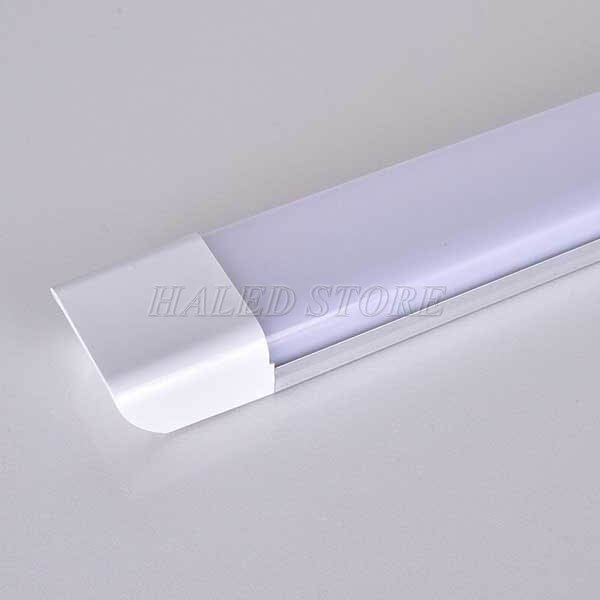 Đèn LED bán nguyệt đầu vuông 1m2 