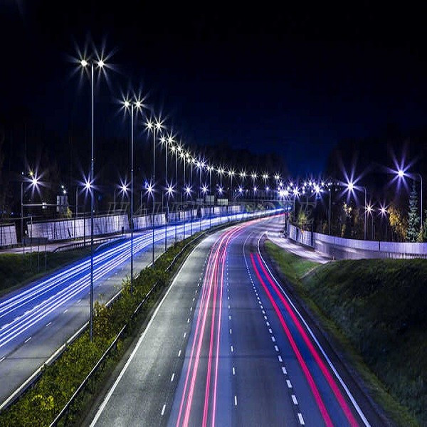 Khoảng cách 2 cột đèn đường cao tốc