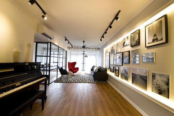 Sử dụng đèn rọi ray gắn trần soi tranh