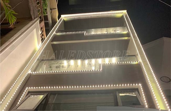 trang-tri-chieu-sang-toa-nha