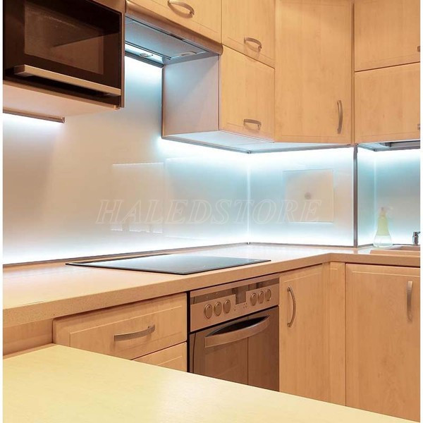 ung-dung-chieu-sang-den-led-day-anh-sang-trang