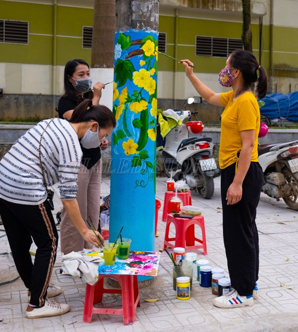 Vẽ trang trí cột điện công cộng