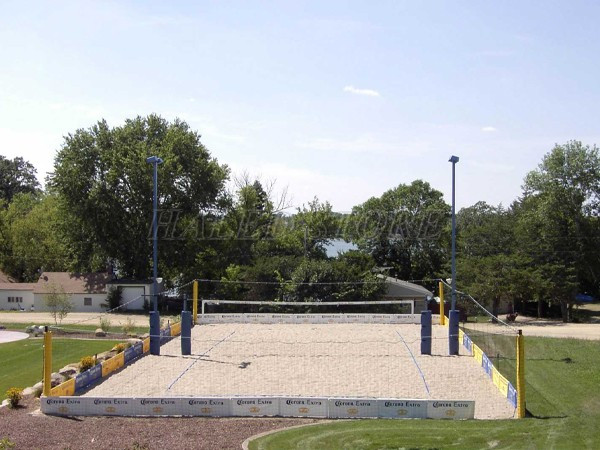 bo-tri-cot-den-chieu-san-bong-chuyen-tai-nha