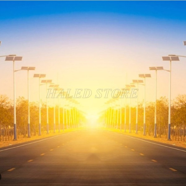Đèn đường năng lượng mặt trời màu vàng