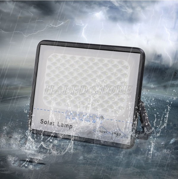 Đèn năng lượng mặt trời chống lóa 300w