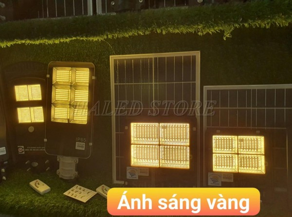 Đèn pha năng lượng mặt trời màu vàng