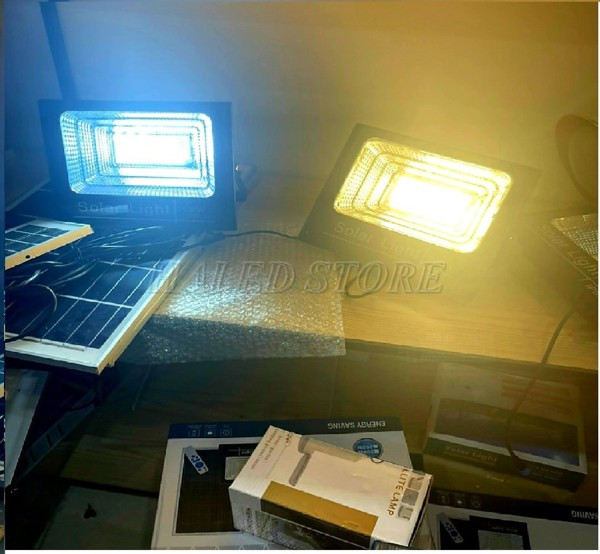 Đèn ánh sáng trắng và vàng 