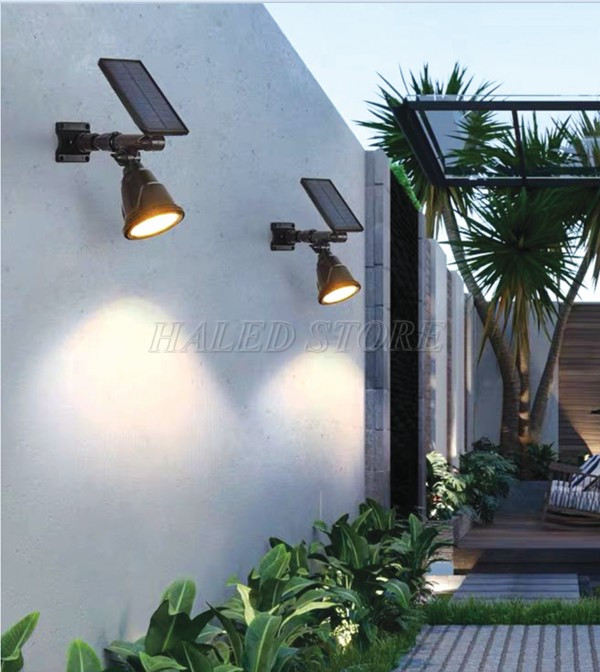 Đèn năng lượng mặt trời chiếu hắt tường