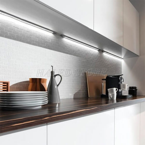 lap-dat-tuyp-led-hat-tu-bep