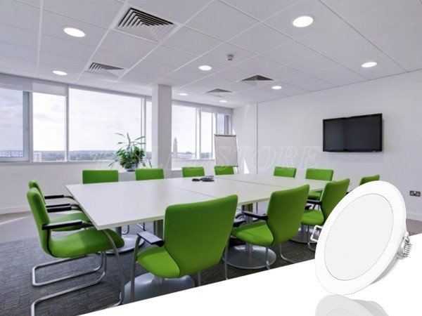 ung-dung-chieu-sang-cong-so