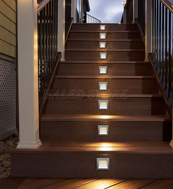 cach-lap-den-tung-bac-cau-thang