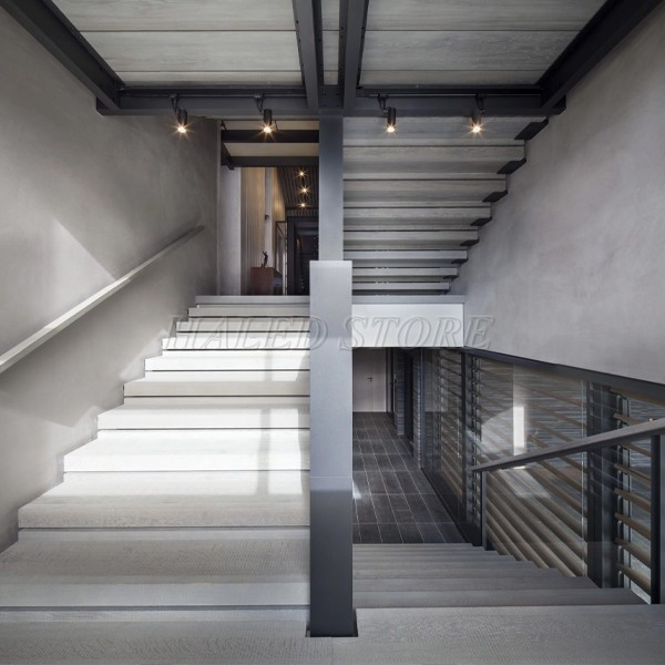 chieu-sang-cau-thang