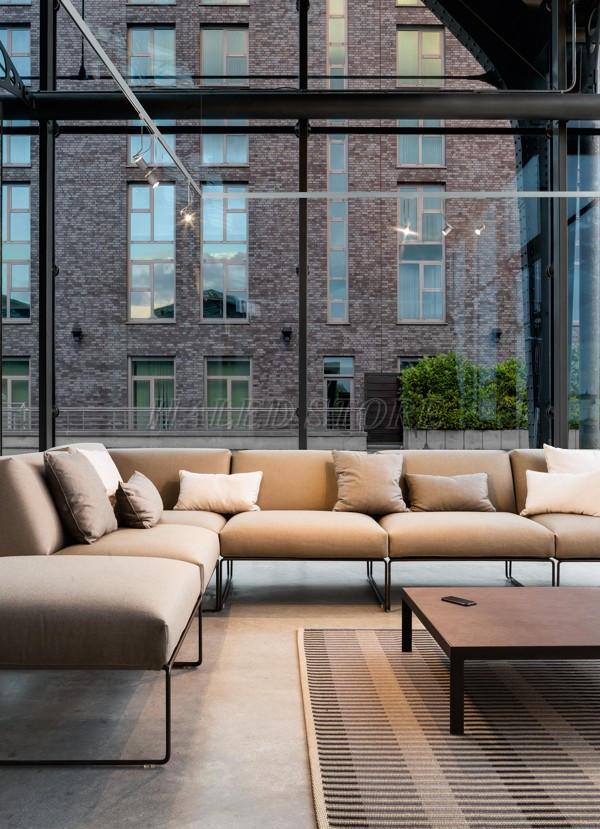 chieu-sang-quan-nuoc-ngoai-troi