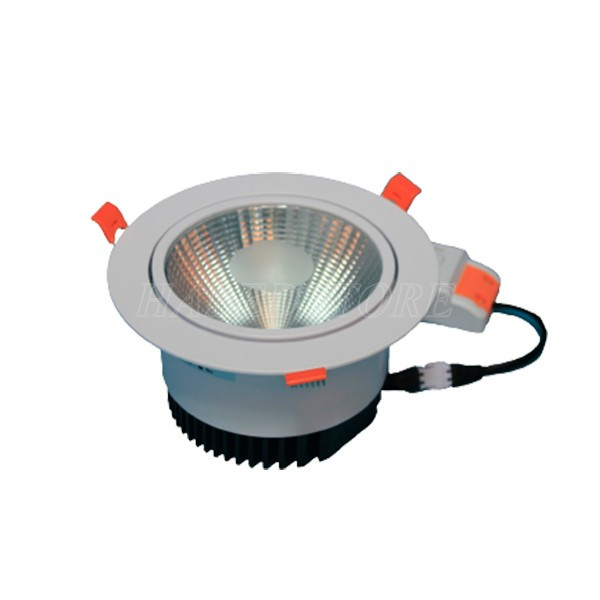 den-led-am-tran-chieu-roi