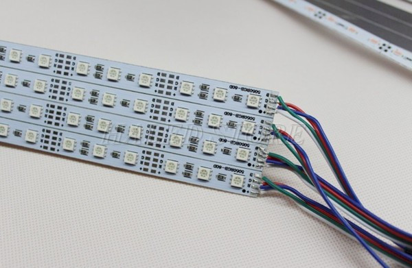 den-led-thanh-nhom-5050-rgb